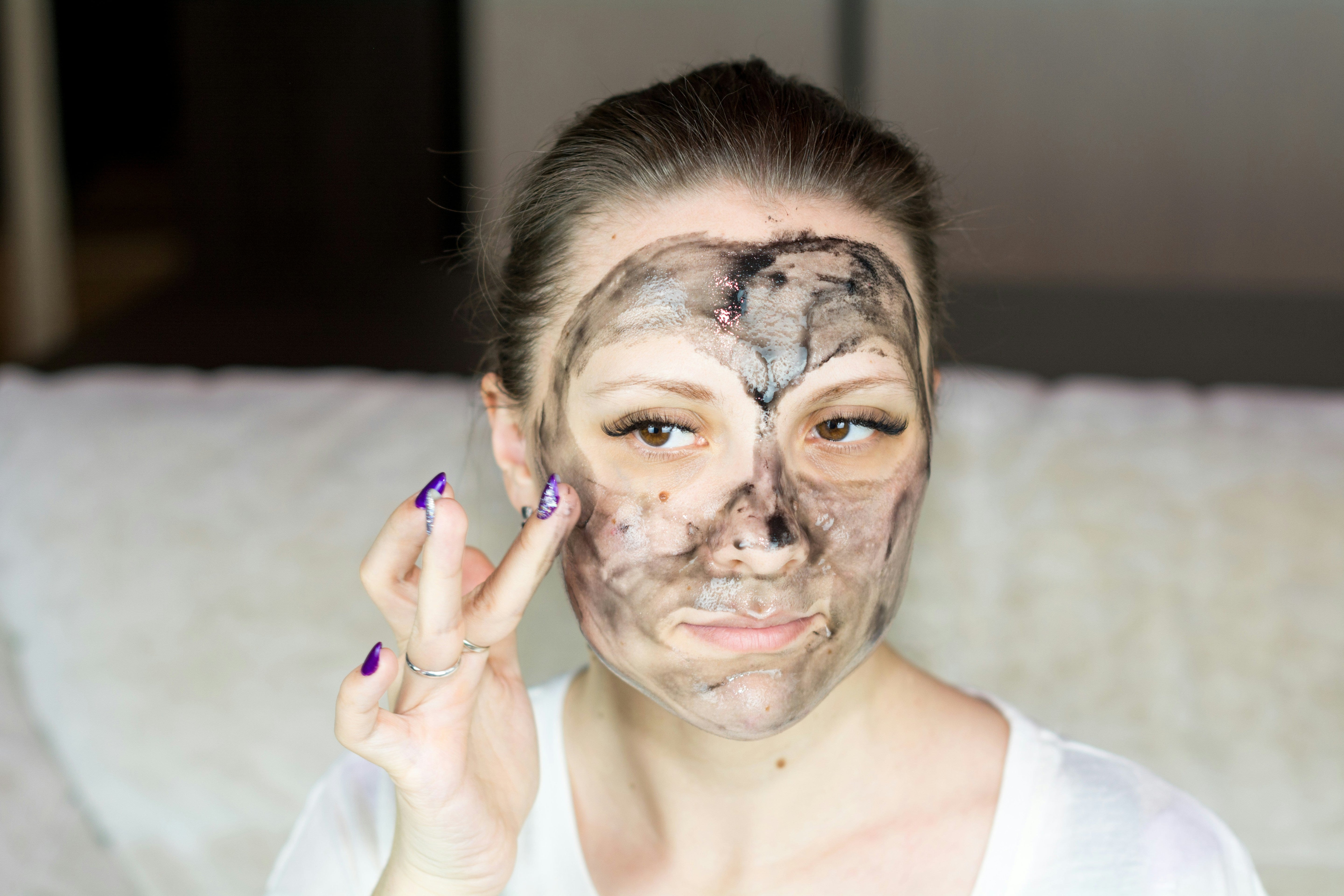 Skinrot, Skinfasting y las rutinas de 1000 pasos: ¿Entendemos Realmente lo que Nuestra Piel Necesita?