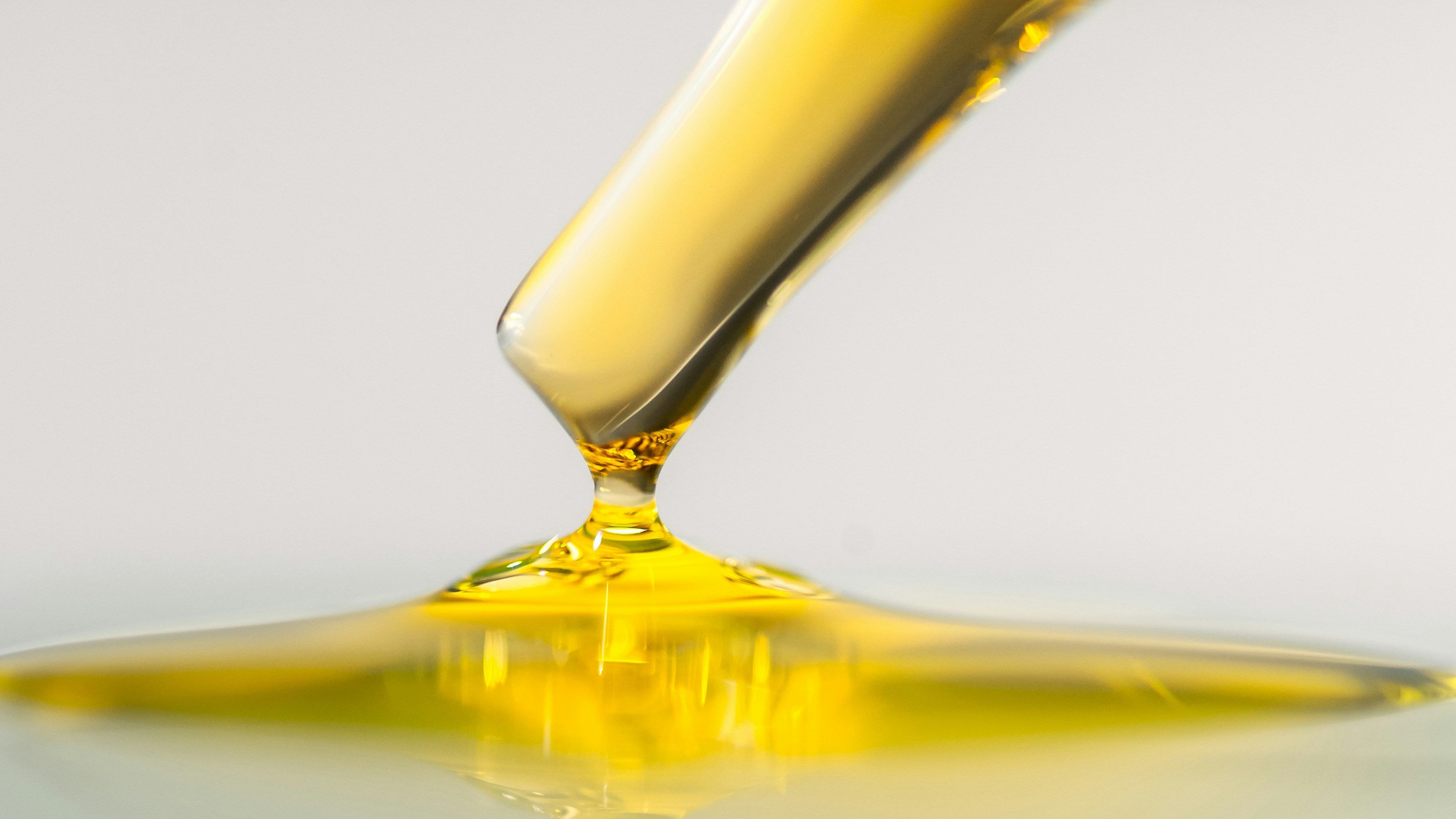 ¿Usar aceites genera más acné?